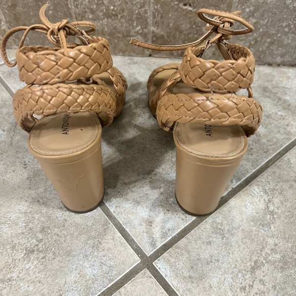 Antonio Melani tan heels size 8 - Picture 3 of 5